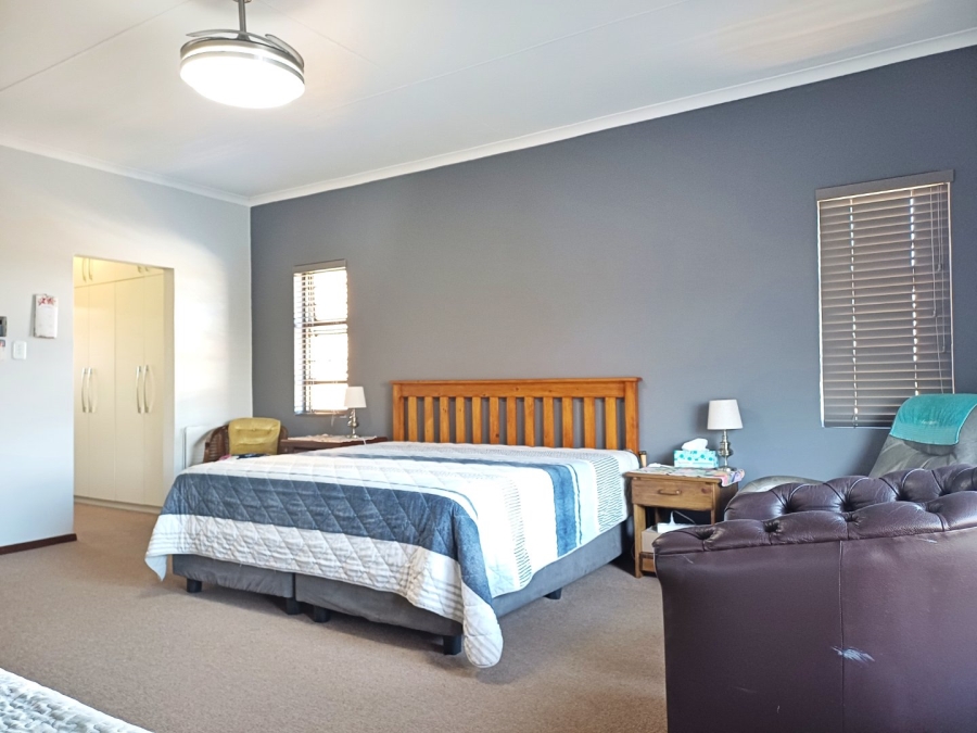 5 Bedroom Property for Sale in Fraaiuitsig Western Cape